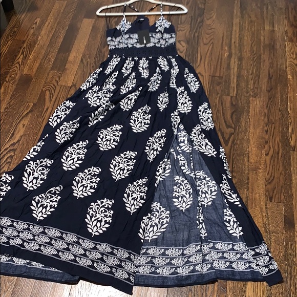 Fashion nova navy maxi dress with front slit - Picture 3 of 8